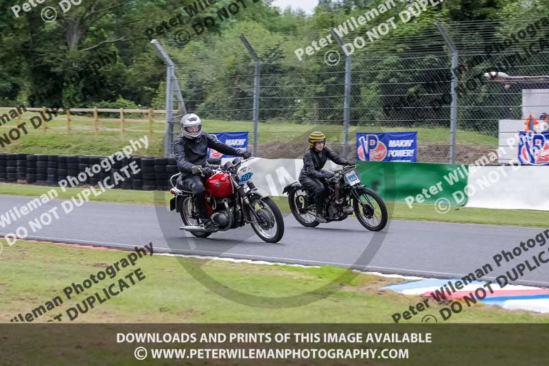 Vintage motorcycle club;eventdigitalimages;mallory park;mallory park trackday photographs;no limits trackdays;peter wileman photography;trackday digital images;trackday photos;vmcc festival 1000 bikes photographs